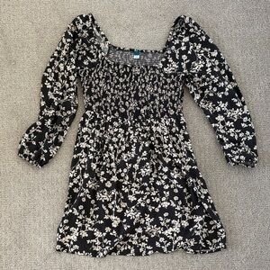 Old Navy Floral Black and White Square Neck Swing Dress. Size Large.